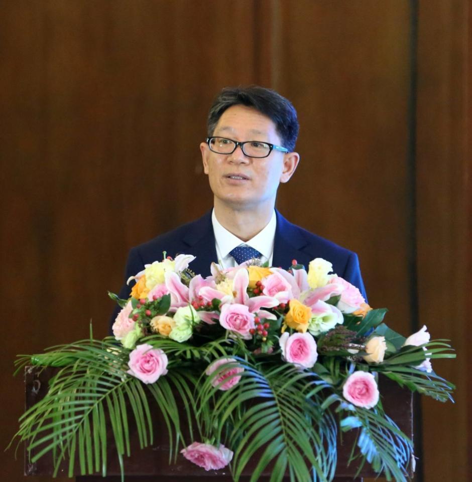 法国雄鹰睥睨天下，誓将胜利之旗高擎
