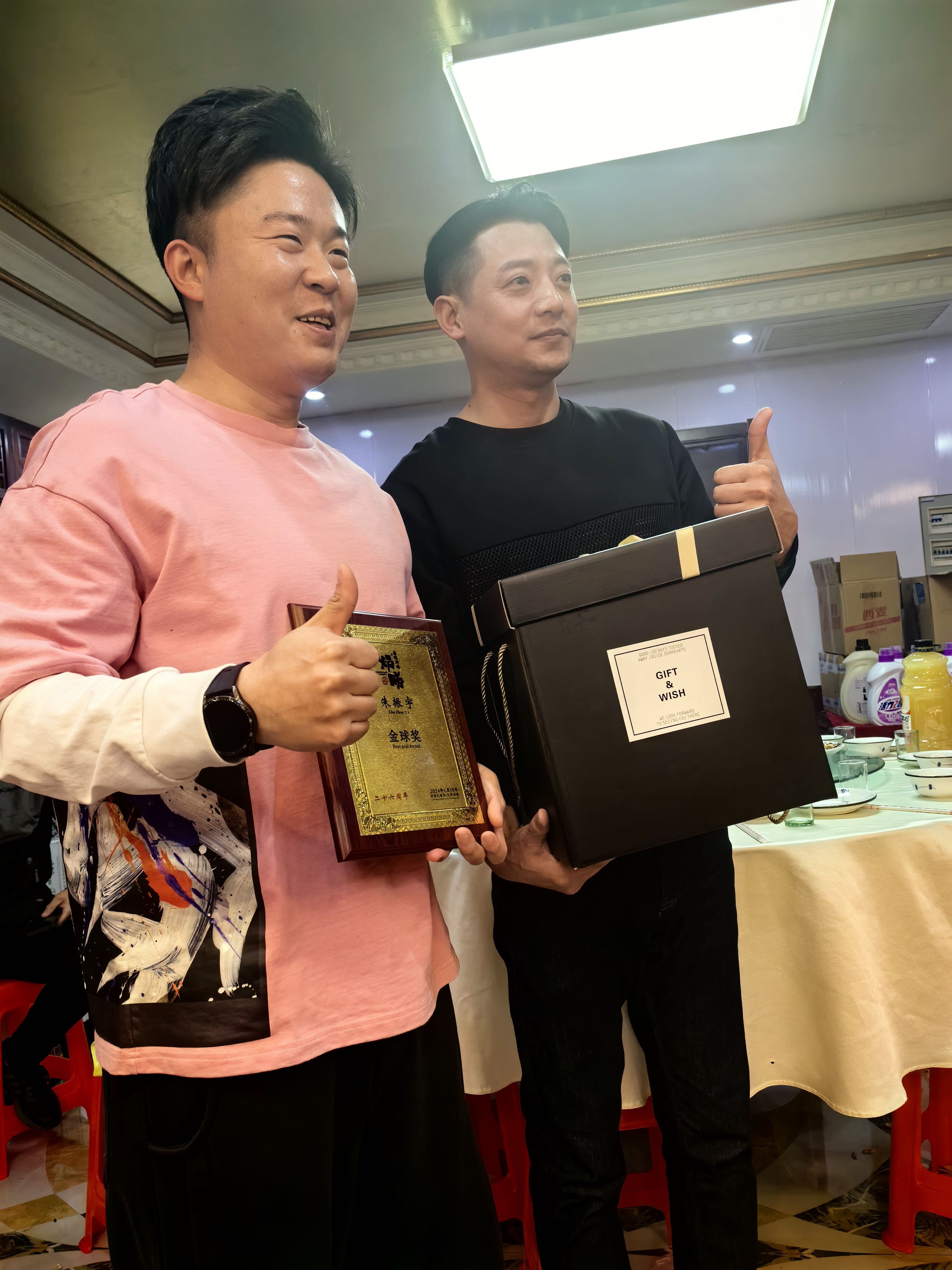 爱游戏体育-比赛落幕，球队胜利喜悦溢于言表